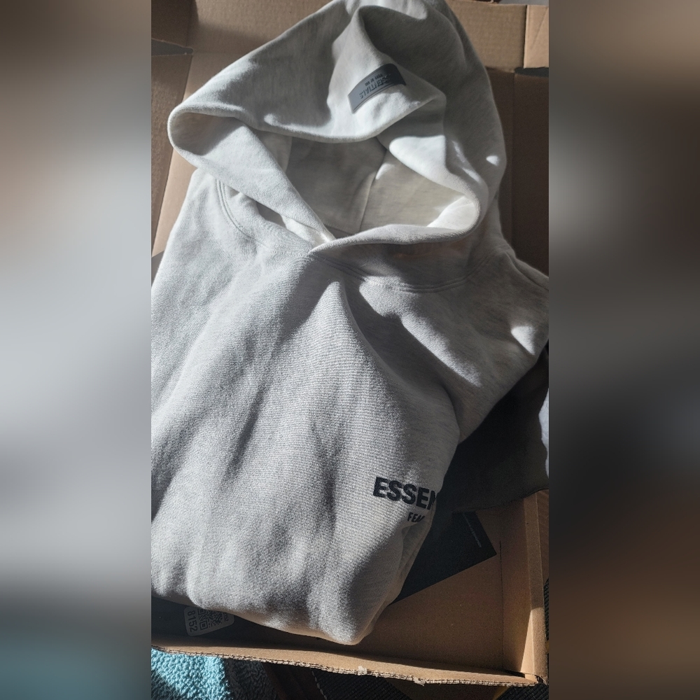 Essentials Fear of God Hoodia new with tags size XL